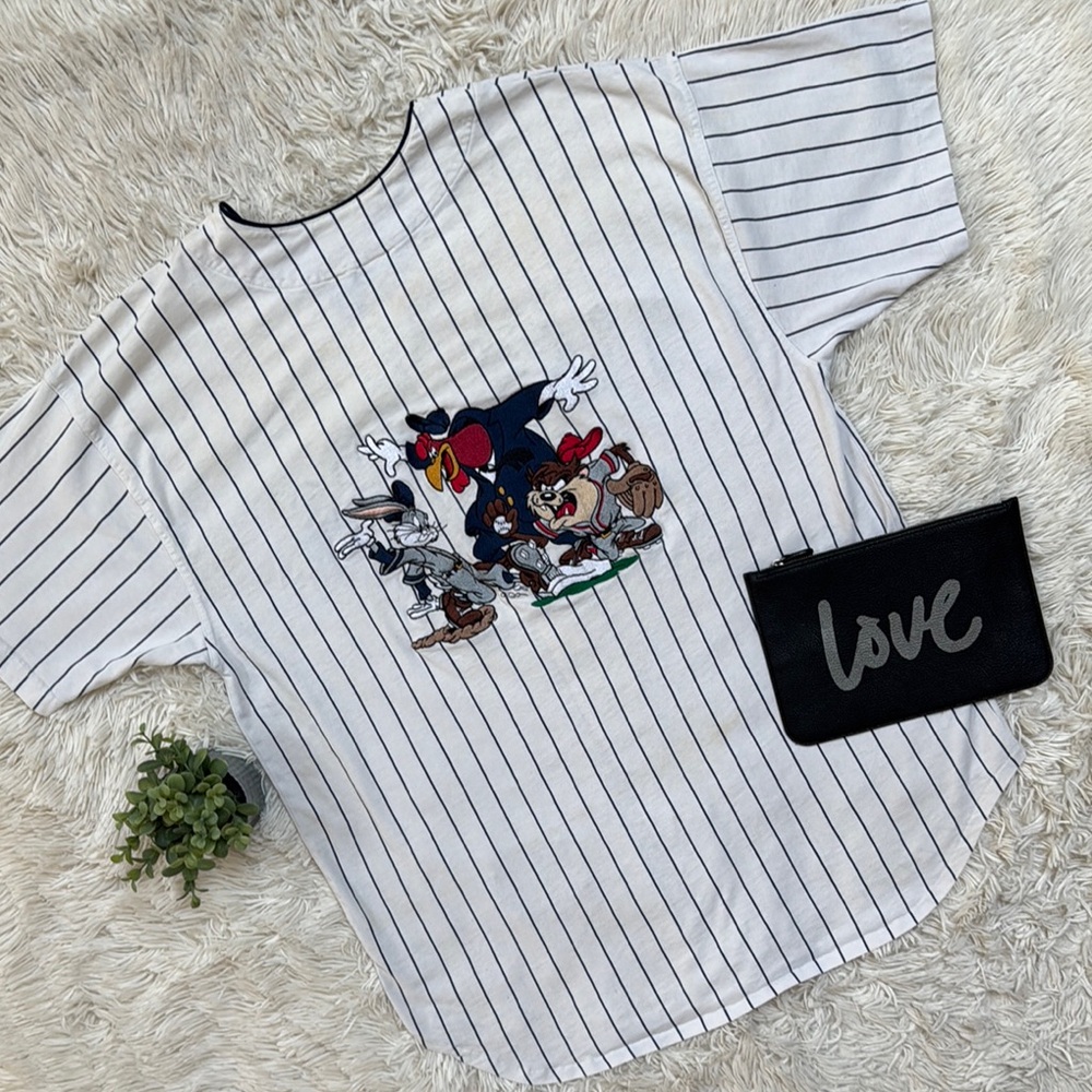 🎉HP🎉 ACME Looney Tunes Bugs Bunny Embroidered Baseball Top 💗 White